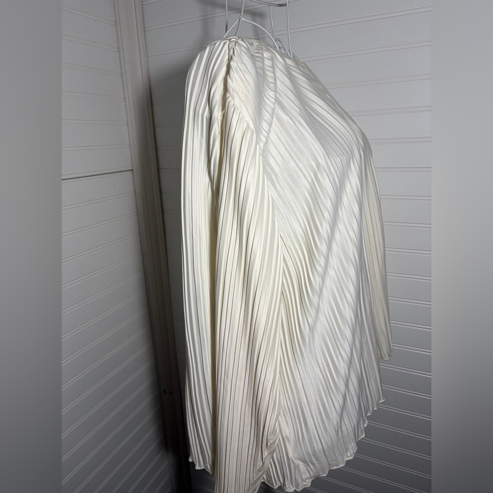 LOFT Cream Pleated Blouse - Picture 6 of 8